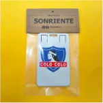 Vista frontal del Porta credencial impreso en 3D de Colo Colo 